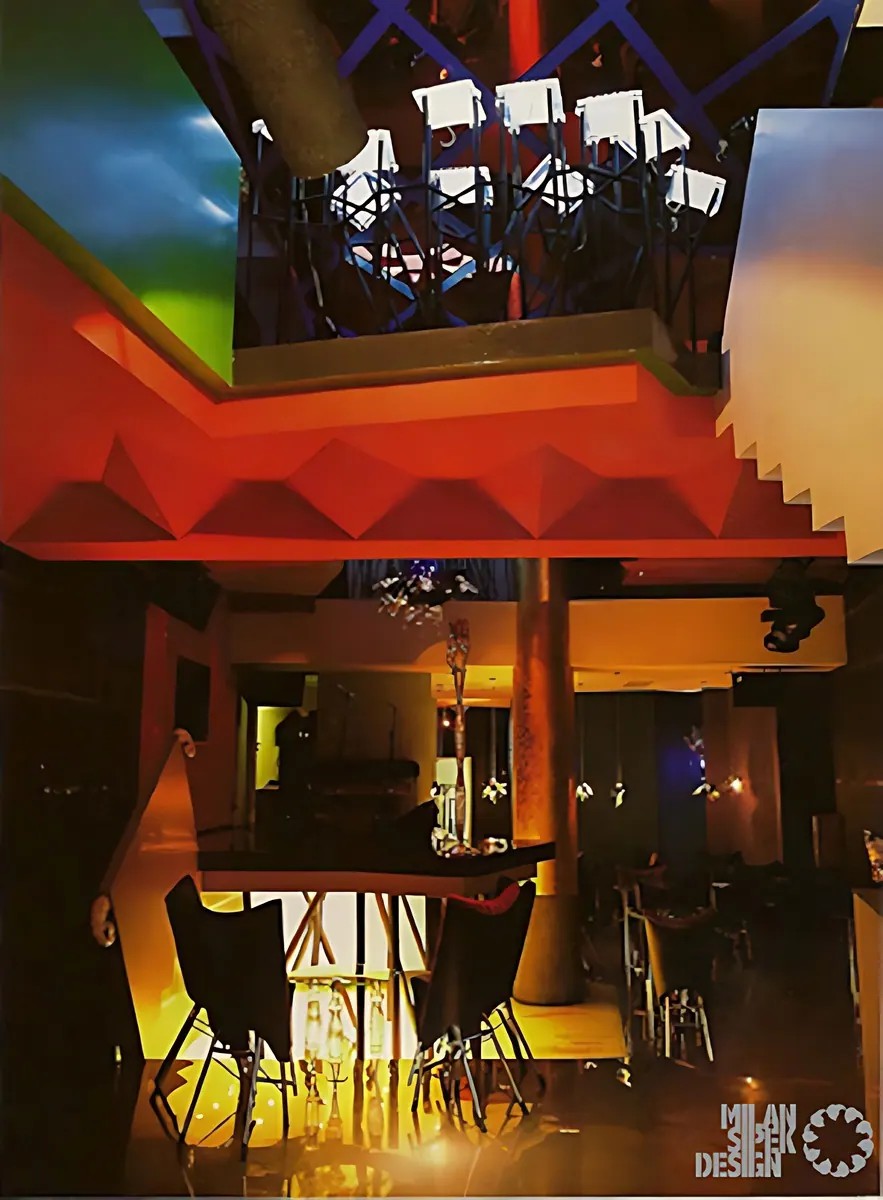Red Town "Glass Bar"